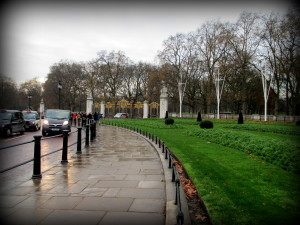 The Palace police in the background kept a close eye on me while I was demonstrating.